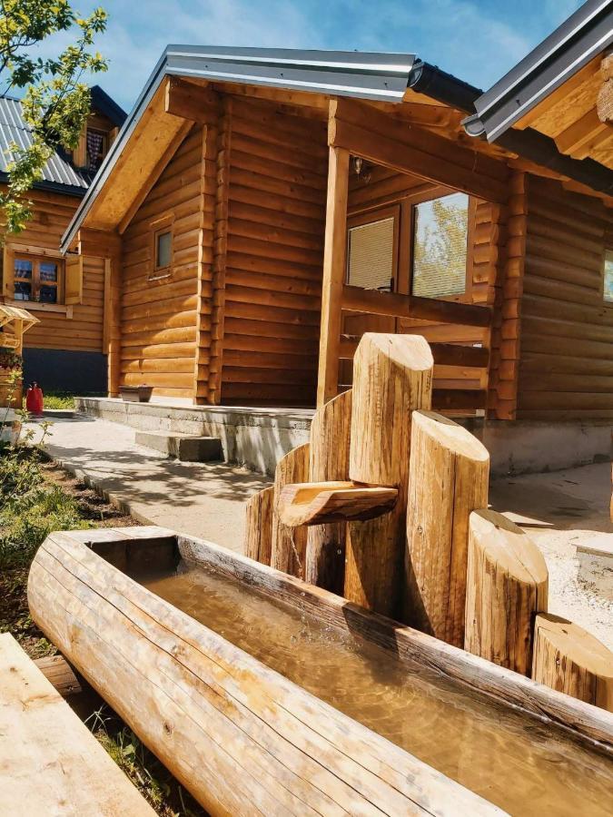 Holiday Bungalows With Pool Плав Екстер'єр фото