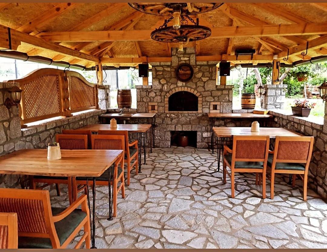 Holiday Bungalows With Pool Плав Екстер'єр фото