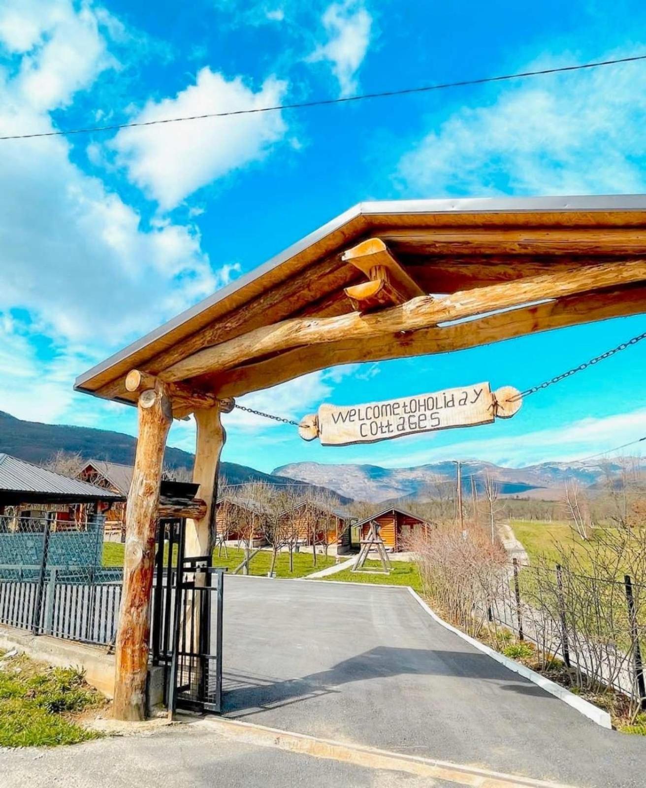 Holiday Bungalows With Pool Плав Екстер'єр фото